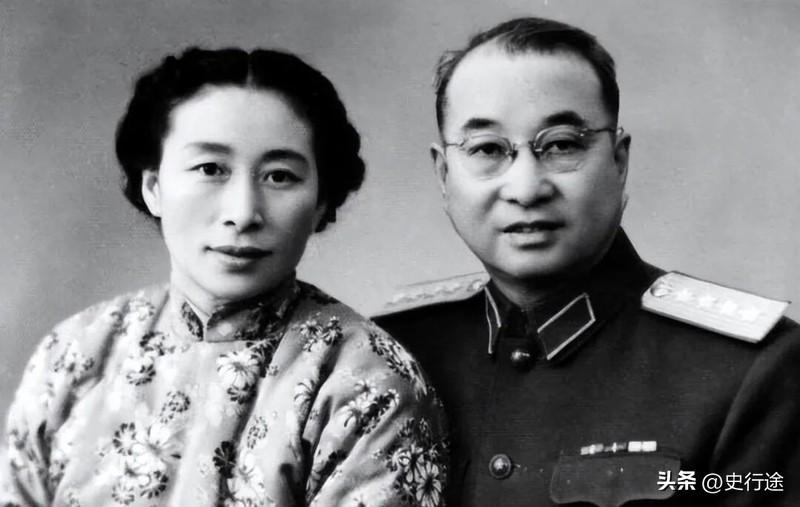 傅涯临终嘱托陈赓与烈士原配王根英合葬。2011 年，子女将陈赓骨灰自八宝山迁回湘
