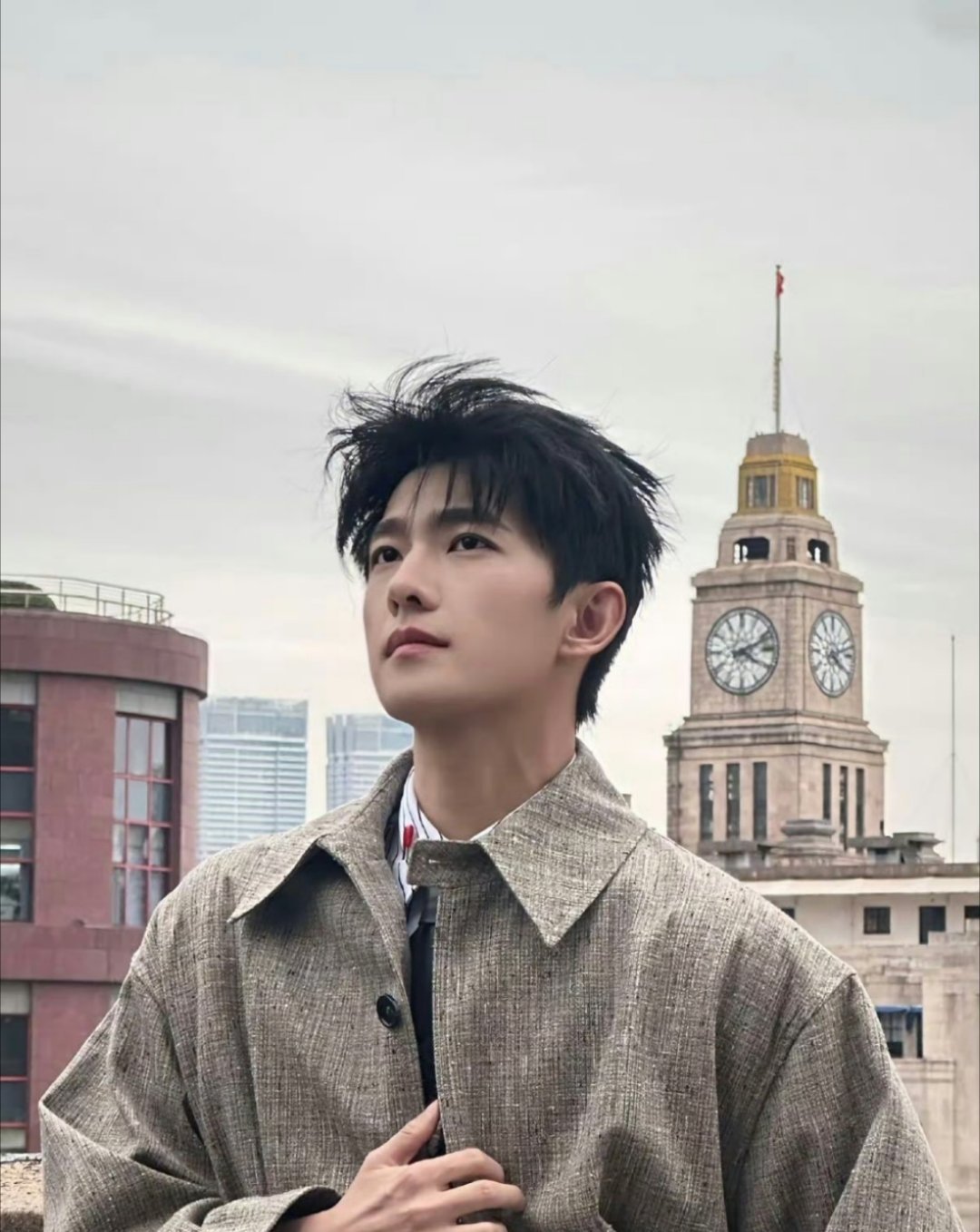 杨洋完全就是帅哥中的帅哥，明星中的明星吧！真的好帅啊 