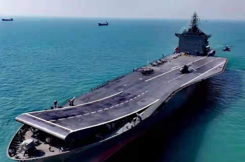 击沉4万吨巨舰，捂了3天才敢报，伊朗：更猛烈报复