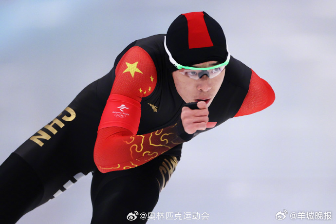 【#宁忠岩将冲击冬奥奖牌#】北京时间12日凌晨，开幕式中国代表团旗手的宁忠岩与廉