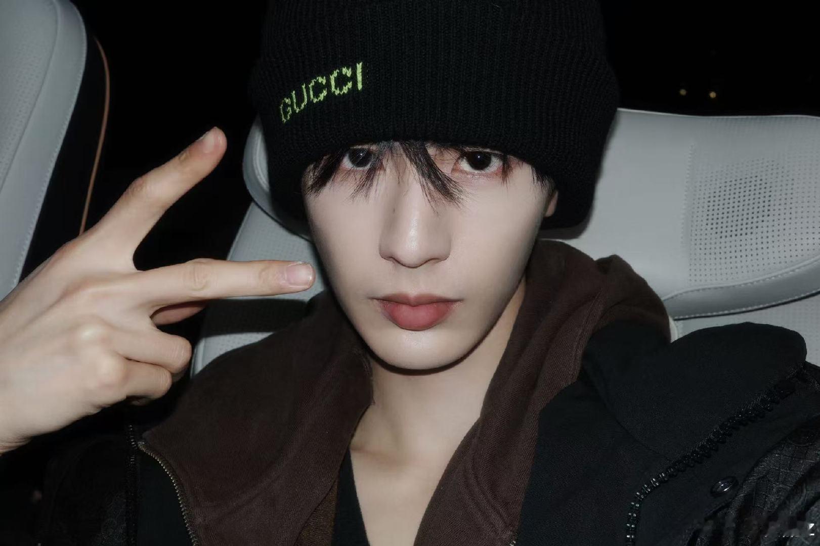 张凌赫5宫格自拍张凌赫五宫格自拍这个张凌赫就这么帅张凌赫