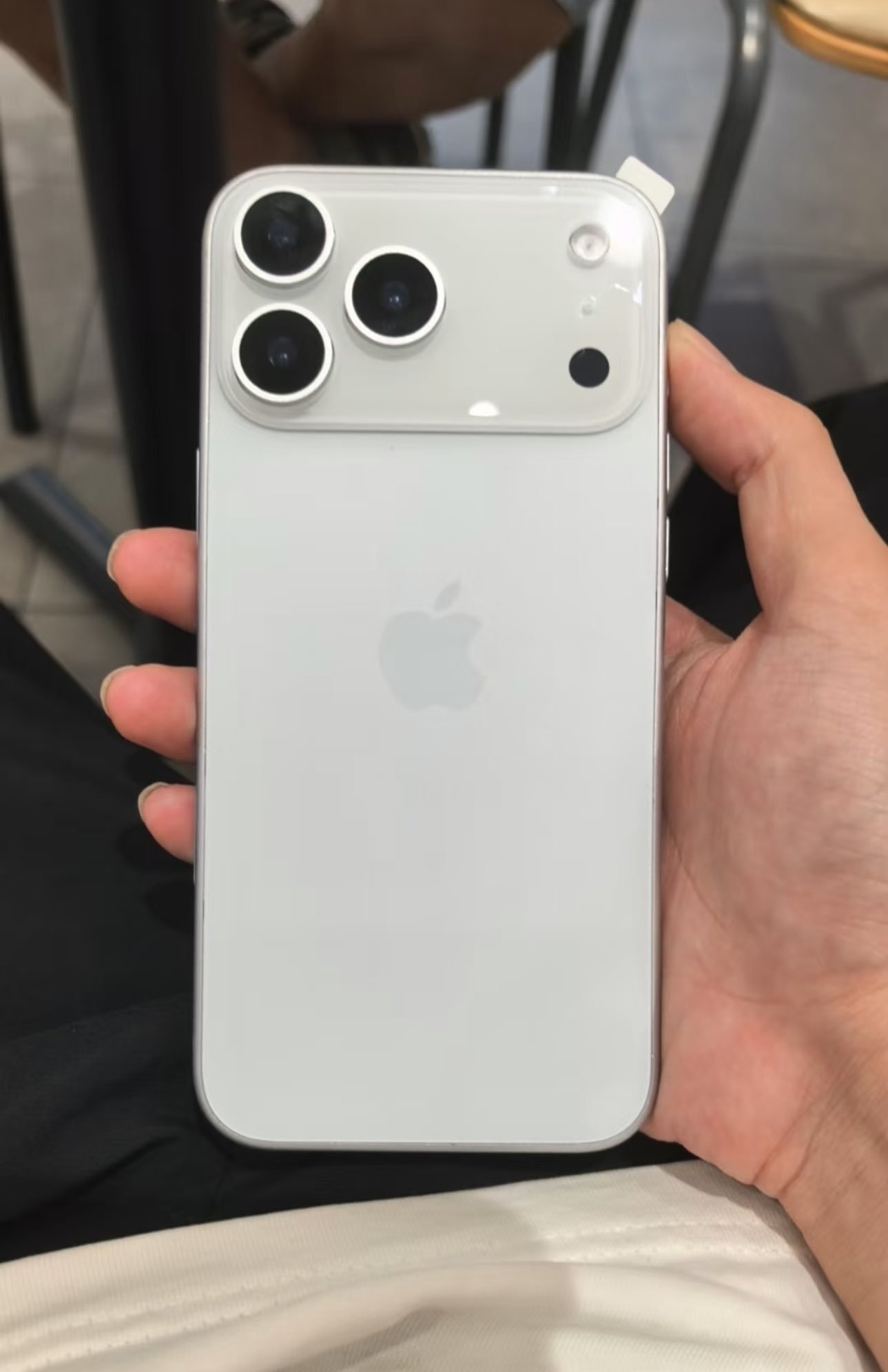 iPhone 17 Pro Max 机模图，越看越喜欢了[允悲][允悲]1-10