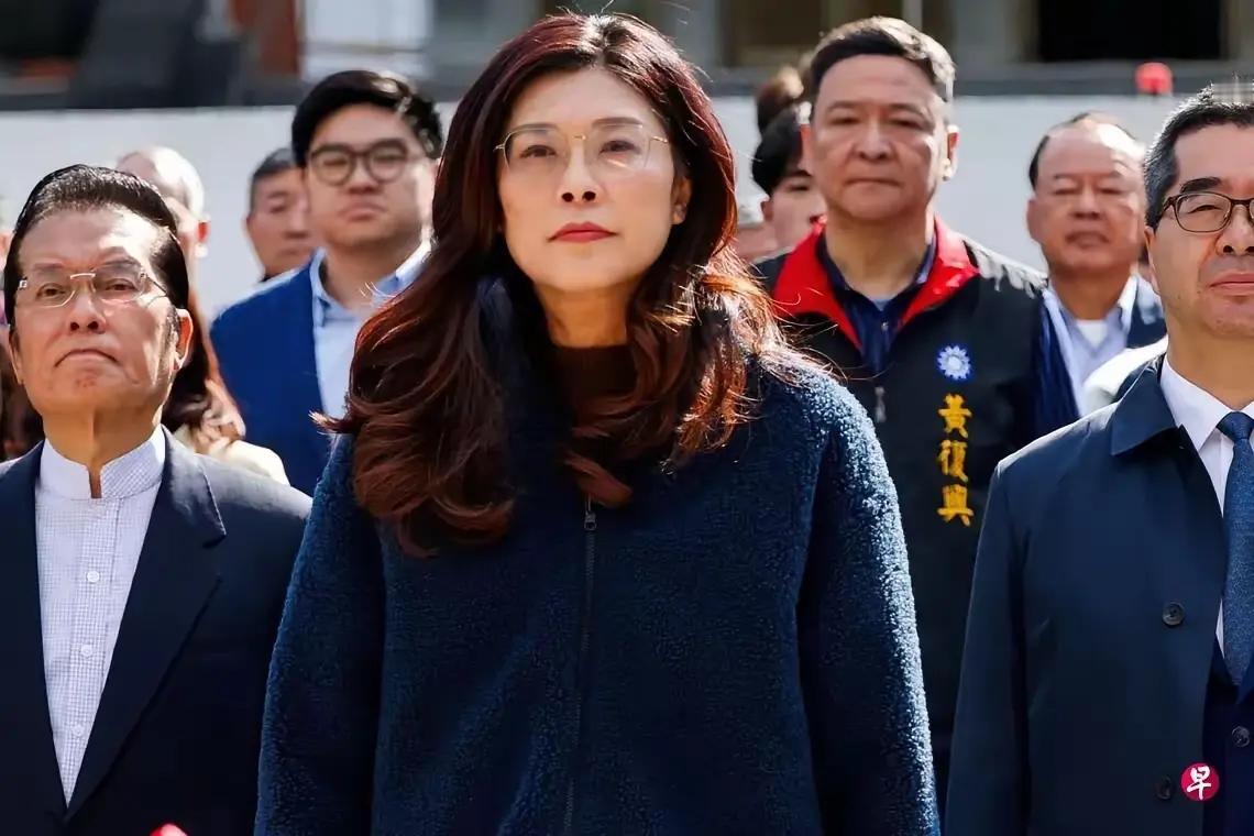 朱立伦当着美国人的面宣称“国民党永远亲美”，卢秀燕在华盛顿公开承诺加码对美军购，