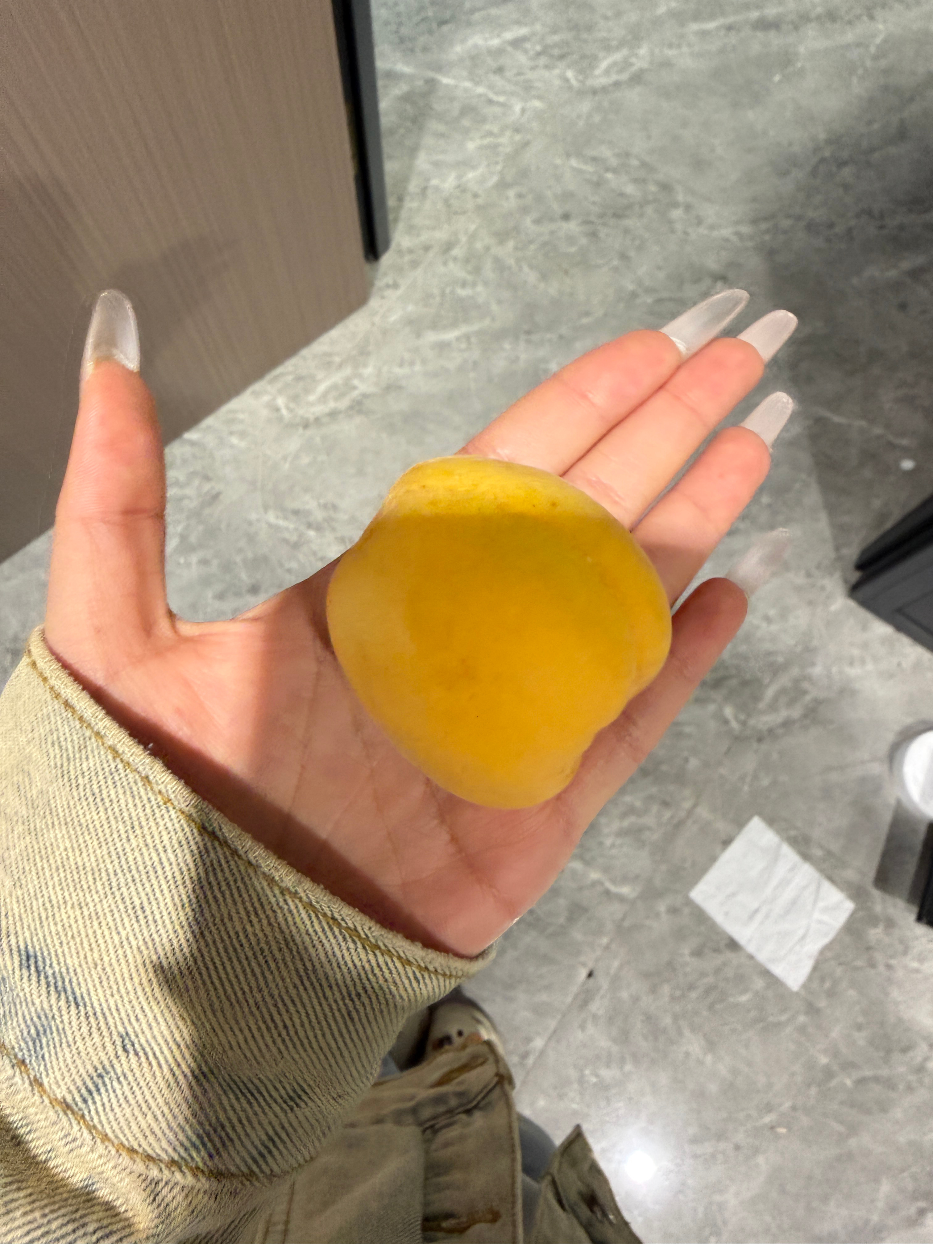 我同事的给我们分的杏，比我在山姆买的好吃一万倍