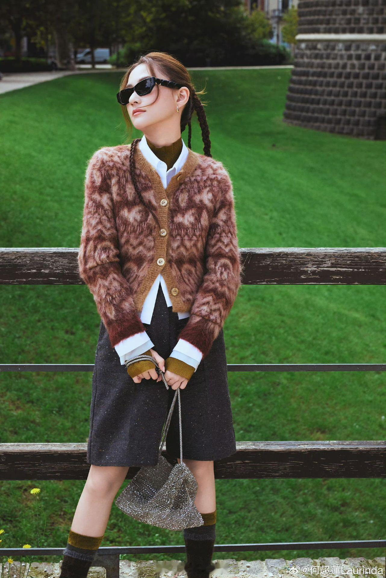 何超莲米兰拿捏秀场和饭场米兰时装周Vlog更新！谁说时尚圈只有高冷？何超莲用实际