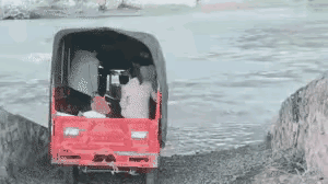 经验和胆识，使他们有惊无险成功到达彼岸。