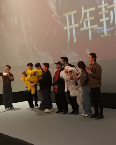 电影封神第二部佛山路演  要不怎么说这个大型路演现场是真的很棒！黄渤与那尔那茜代