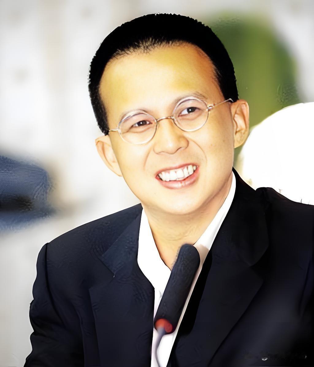 李泽楷 大家都知道他是李嘉诚的次子
但很多人却不知道他也是“最叛逆的富二代”
