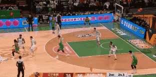 杨鸣看见了吗？小将赵森这个强攻上篮才是目前辽篮最需要的。
当辽篮大比分落后青岛队