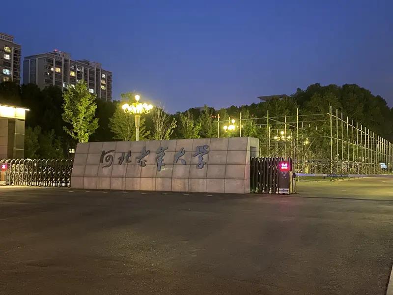 朋友家二女儿今年高考，我知道她家学习好，但是还是没好意思问。不过人家今天主动说了