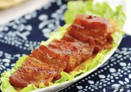 土豆片烤辣五花 /
 
　　食材： 片状五花肉200g，土豆1/2个，辣烤肉酱5