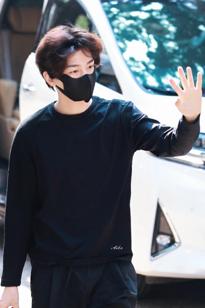 丁禹兮司宫令上班路透今日是顺毛小崽崽，萌翻哦 