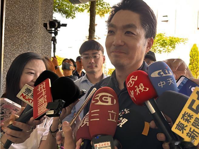 民进党立委沈伯洋曾直言，台北不应只和上海办双城论坛，可跟其他各国举办「无限城论坛