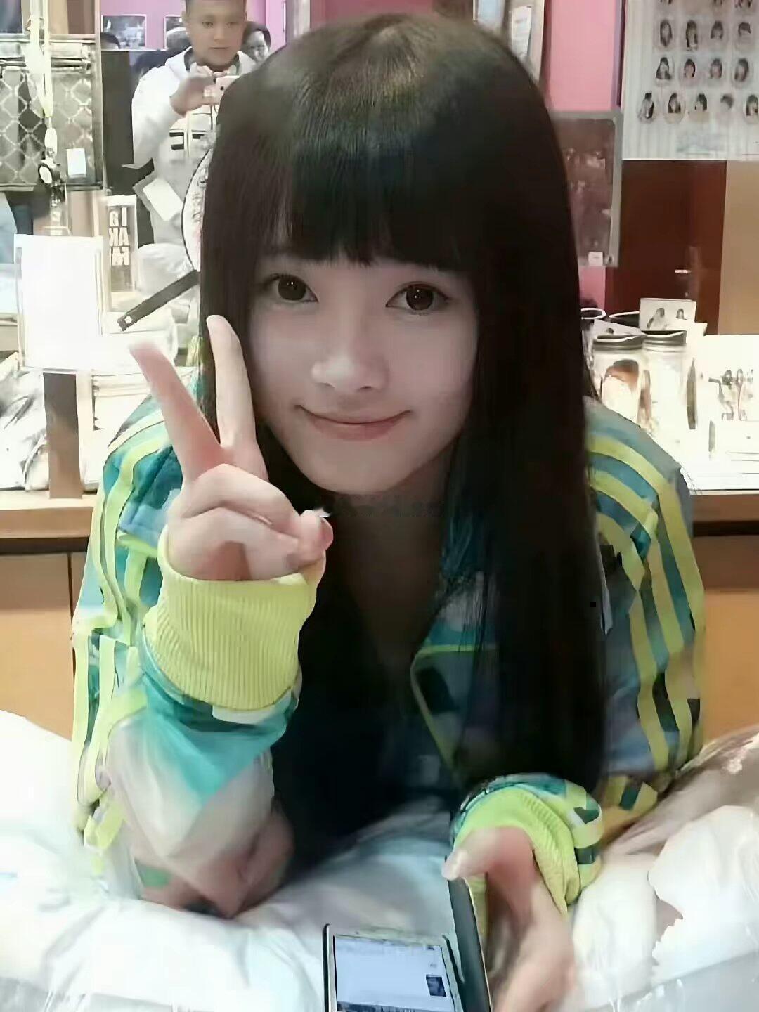 早期的鞠婧祎就这样萌萌嘟 妈生脸还是太权威了 
