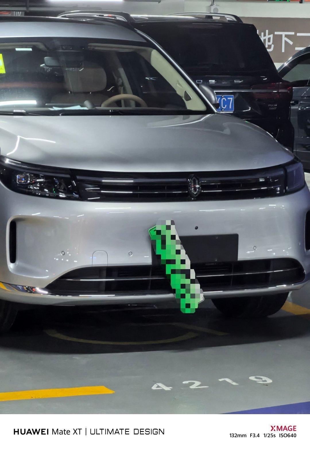 谁的问界M7？牌照都要掉了！[允悲] ​​​