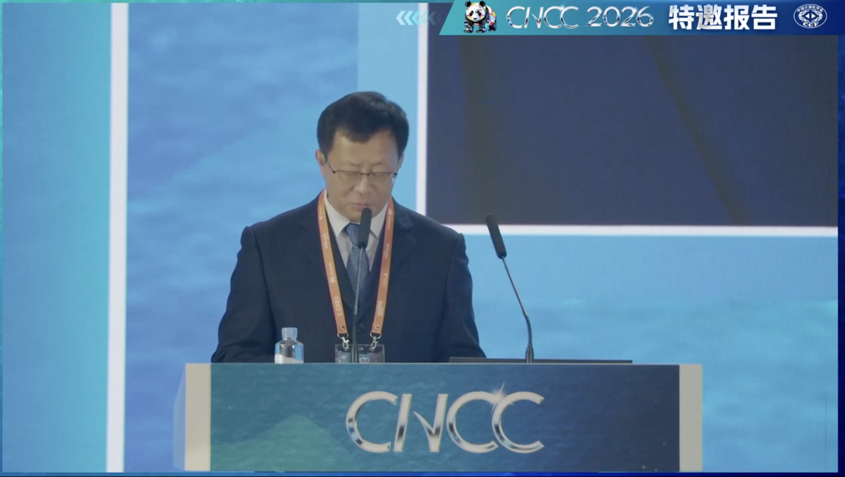 "上网这些年，我一直看着“推送”变得越来越聪明：从编辑替你挑，到算法替你挑，推荐