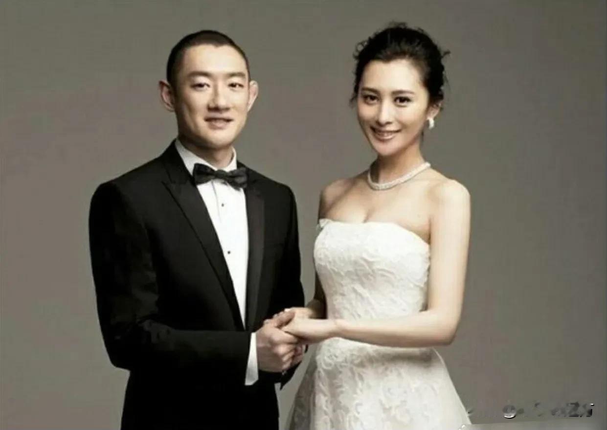 京城四少之一的汪雨在李钰去世5年后娶妻。妻子是演员王菲菲，两人育有一儿一女非常幸