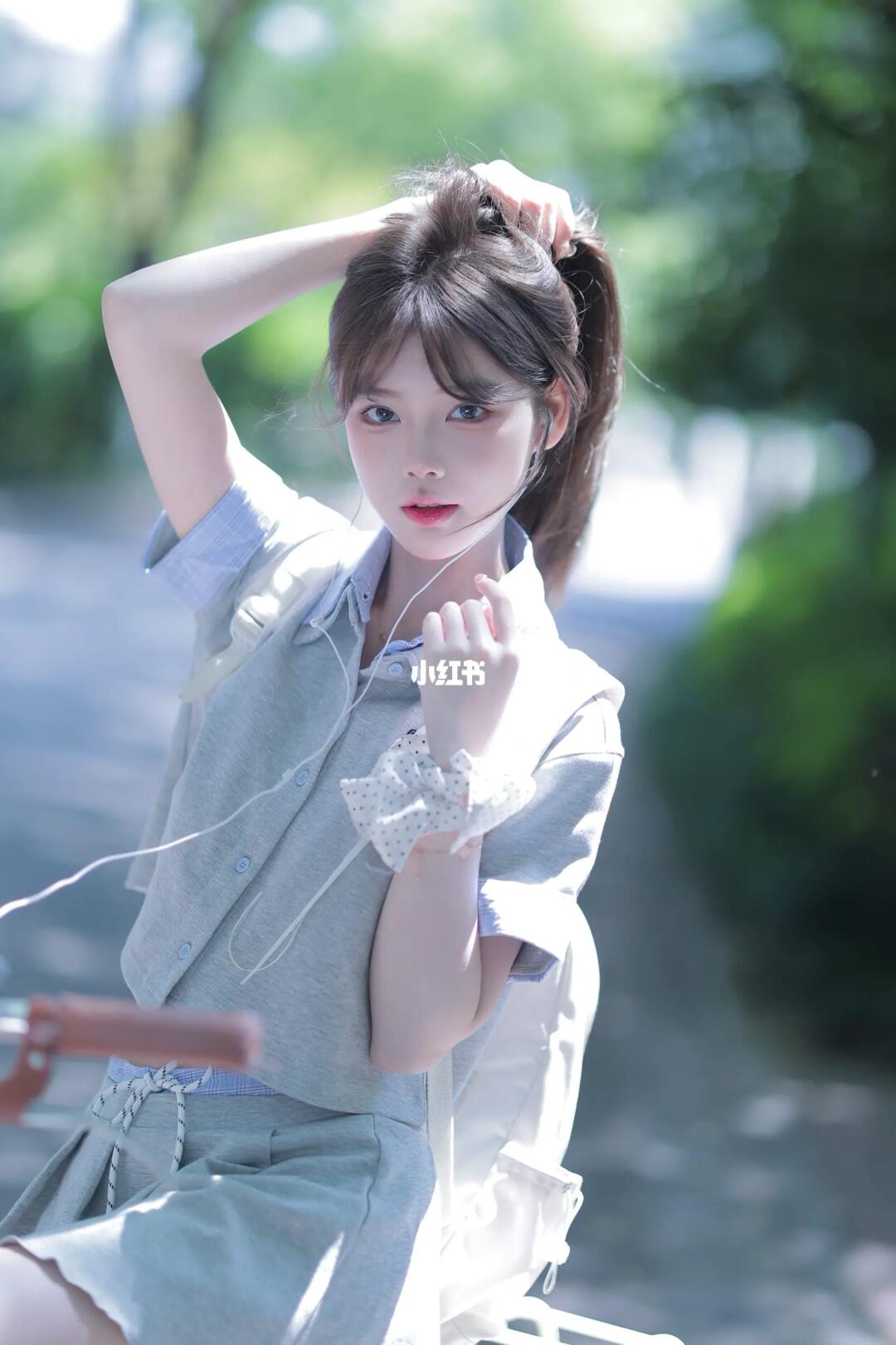 想你像是隔着一层磨砂玻璃看雨ᜊ꒦ິ^꒦ິᜊ