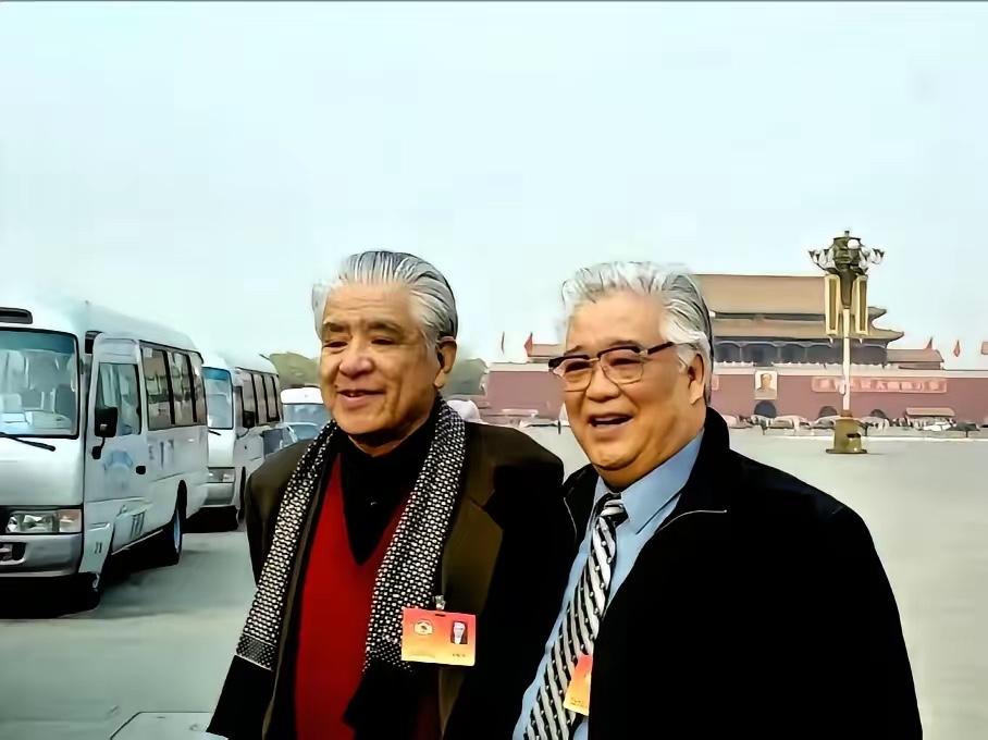 不是说我吹！这二位老前辈中可以认出一个，绝对是高手中的高手，直接可以封神