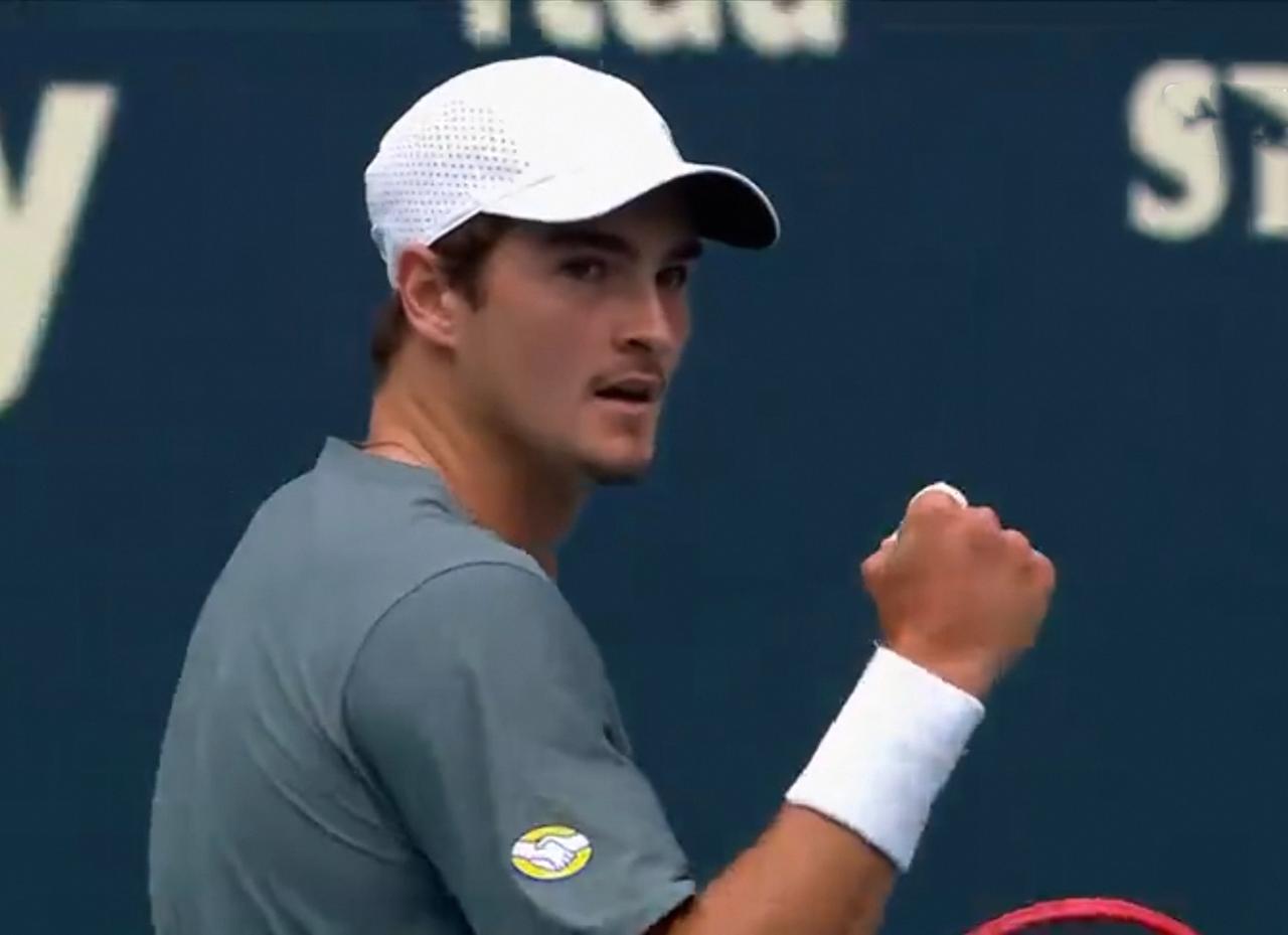 新生代丰塞卡迈阿密大师赛首轮过关，与阿尔卡拉斯成功会师第二轮
        北