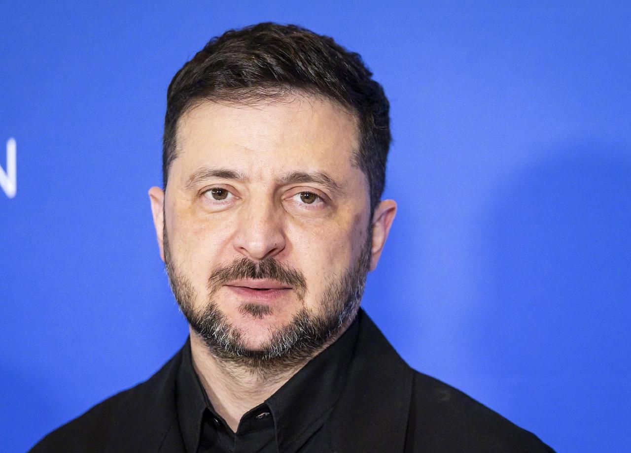 急着要说法！

泽连斯基找川普

就为签这份协议

12月26日泽连斯基在社交媒