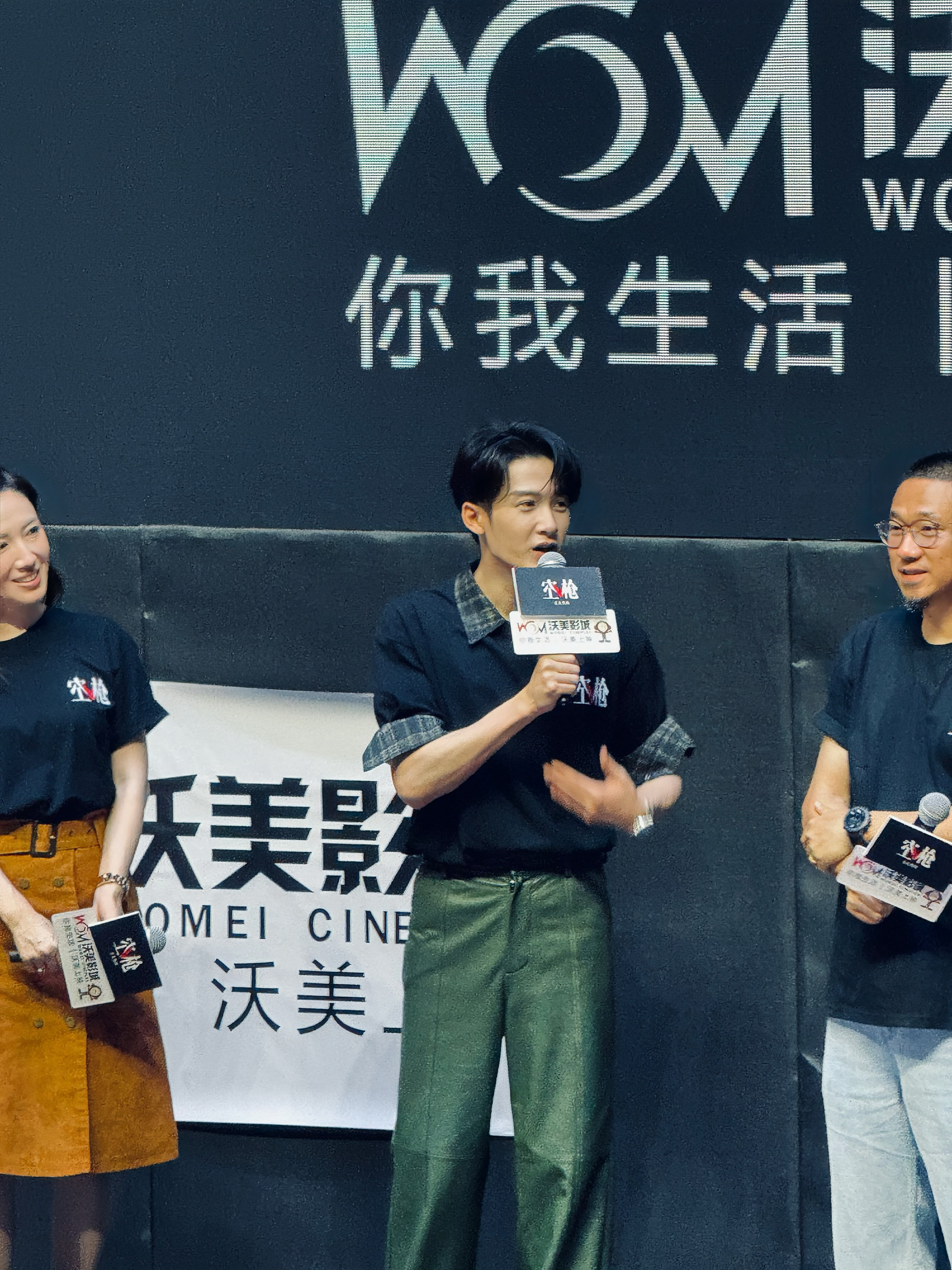 檀健次再次饰演警察的感受自己拍的就是好看[太开心]早安亓sir​​​