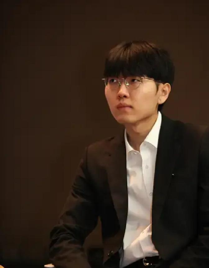 30分钟杀一局，申真谞胜率89%
 
这赛制像给他量身定做。去年他下超快棋，一盘