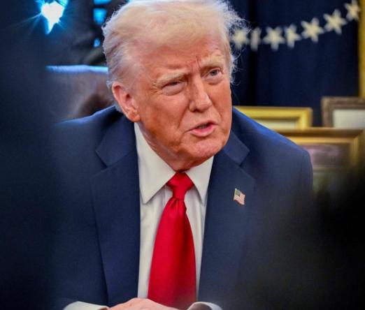 特朗普抓起马杜罗。
转身就念着赚钱。

提到了石油和中国。
意思很直白。

油还