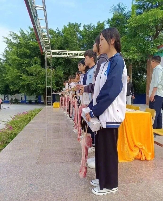 这次终于不再是奖状了 ​​​