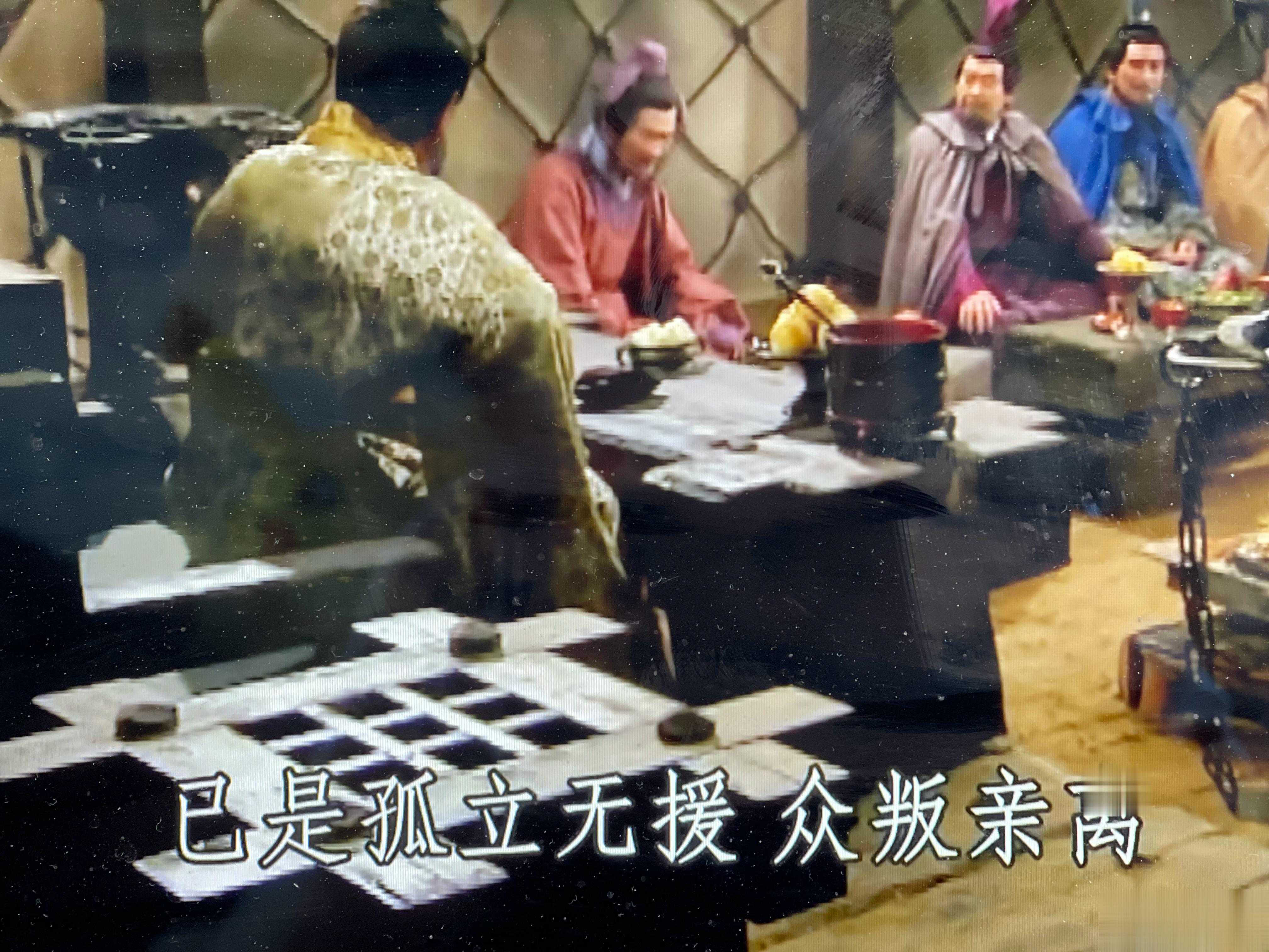 喝酒三件套，这个用法很地道，道具上心了。#沅汰博物馆# 漆樽盛酒，漆勺舀酒，耳杯