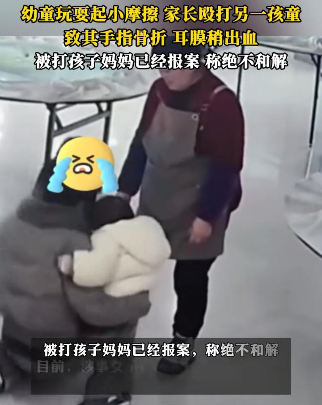 安徽那位妈妈太狠心了，当着孩子的面，怎么下得去手的，何况那个被教训的小孩子如此的