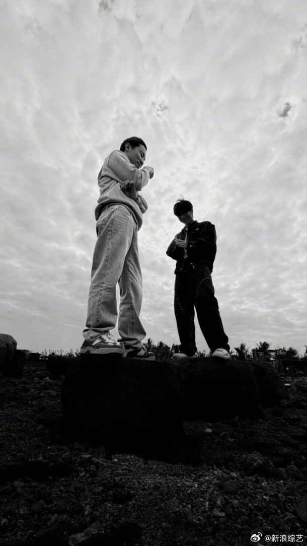 沈月拍出了徐志胜人生照片 为拍出神图了，镜头下的他松弛感满分，一起来打卡同款po