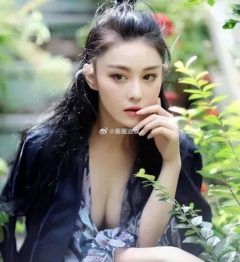 那年，收入8000万的张馨予爱上了月薪只有5000的兵哥哥何捷，何捷父亲却说：“