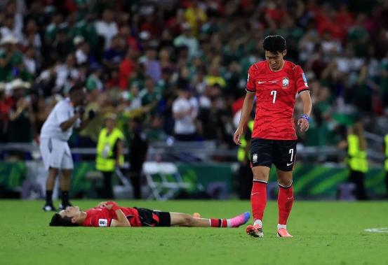 仅8名球员回国！韩国总统亲自道歉！韩国队未进入世界杯32强后，韩国足协宣布，不会