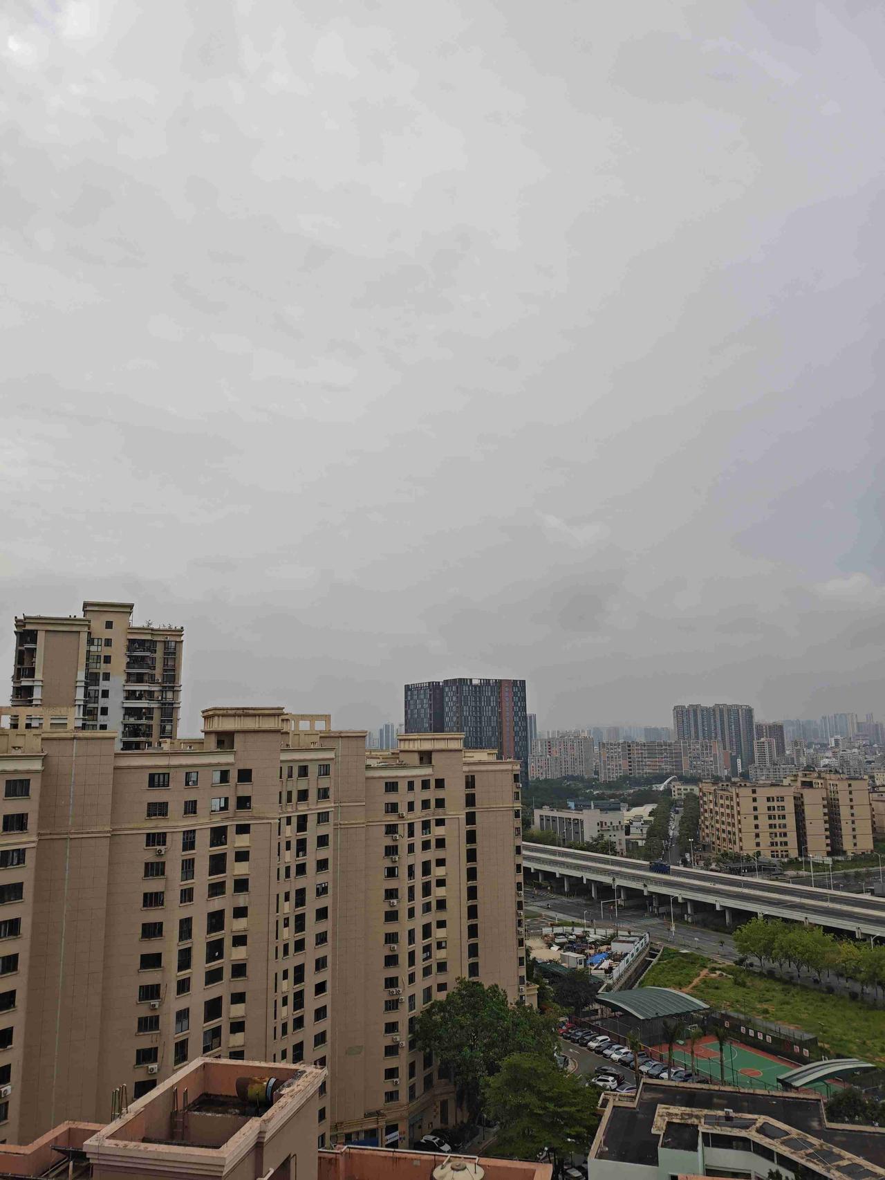 我的今日状态：😁轻松愉快
我这里的天气：🌧下雨：深圳今日有中雨，气温22度到