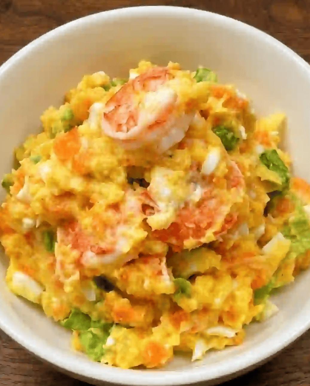 土豆泥虾仁沙拉：低卡饱腹间的家常巧思，一碗里的生活治愈力
土豆泥软塌塌，虾仁总发