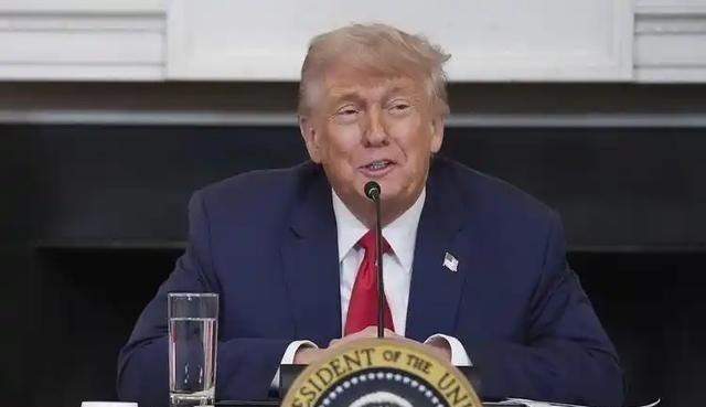 特朗普在台湾问题上，终于不装了！但这恰恰证明，美国，已经不行了！很多人以为美国放