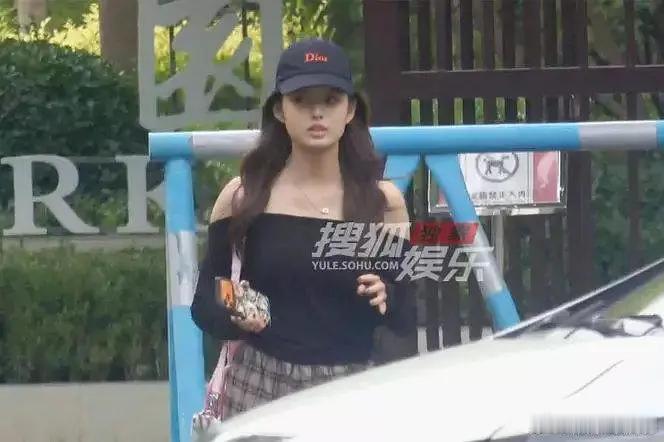 艾米这个身材不会是下一个张婧仪吧 