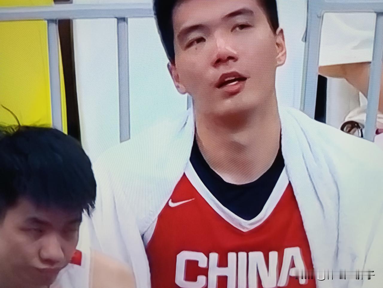 职业联赛几十年来，中国男篮内线第一人王治郅去年曾经这样评价过焦泊乔:CBA联赛脚