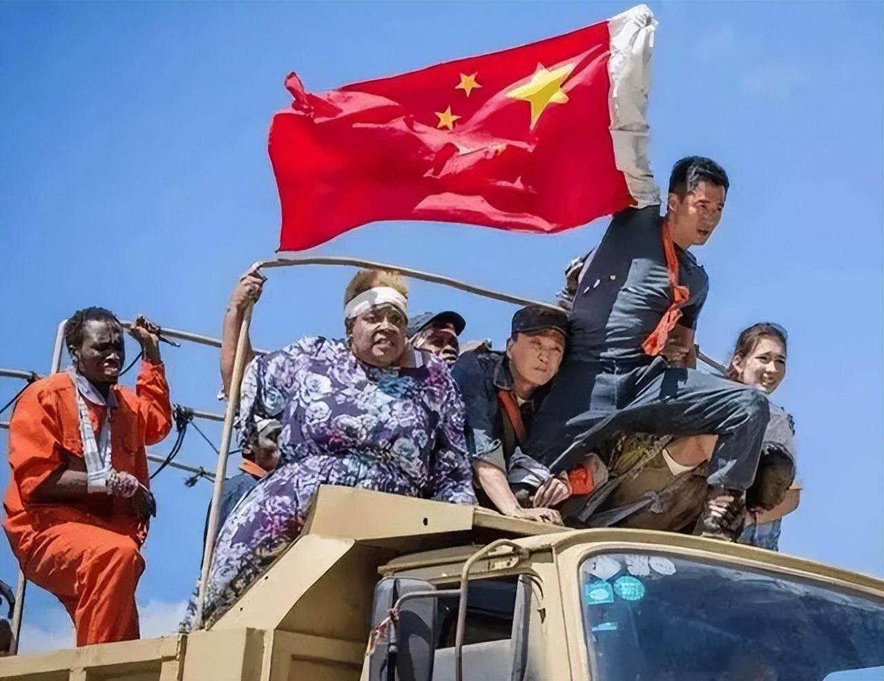 中国撤侨时，武装分子为何不敢袭击？他们清楚，得罪中国有多恐怖。动荡地区组织公民撤