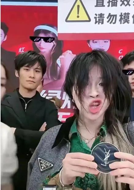 “疯狂小杨哥”徒弟——红绿灯的黄被中消协列入低俗带货案例，强调靠审丑发迹主播正引