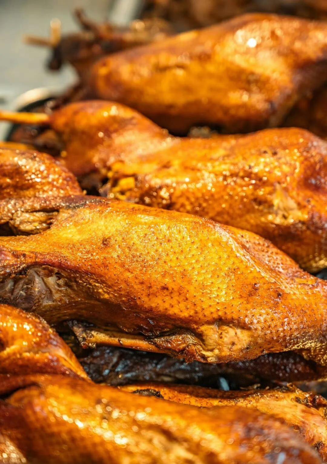 两地人都爱吃鸭，但两地吃鸭的方式、口味、部位可完全不一样！
什么鸭都之争？明明是