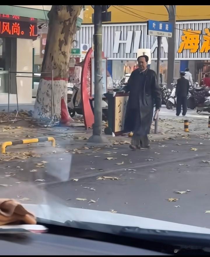 到底是太像了，还是太想了