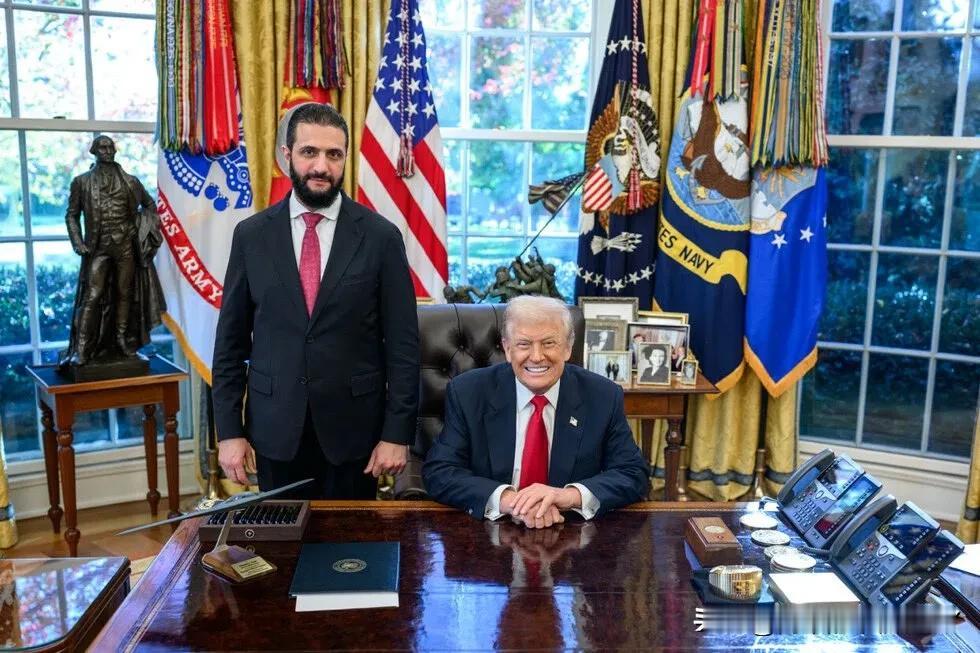 太打脸！11月11号，特朗普在白宫会见了到访的叙利亚过渡政府领导人沙拉，这是叙利