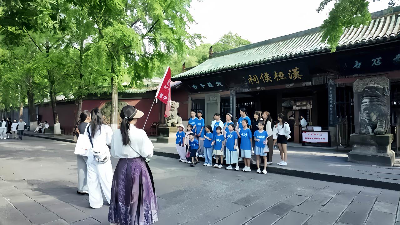 ［暑期研学爆火！大批外地学子扎堆阆中古城］

2026年暑期，阆中市文旅市场活力