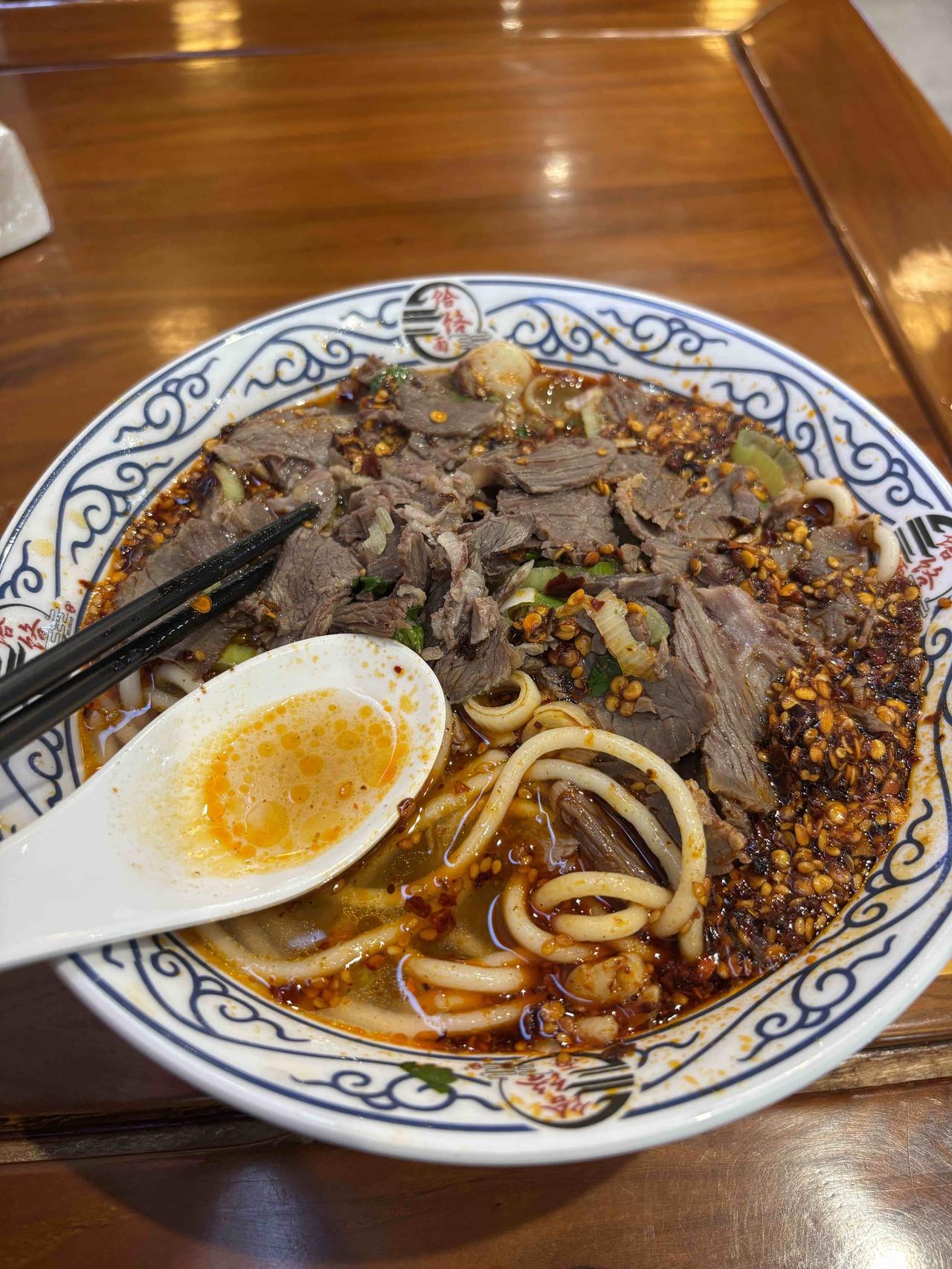 看看北京三环的物价，这碗面条，北京要19元。还记得我第一次去兰州的时候，拉兰州牛