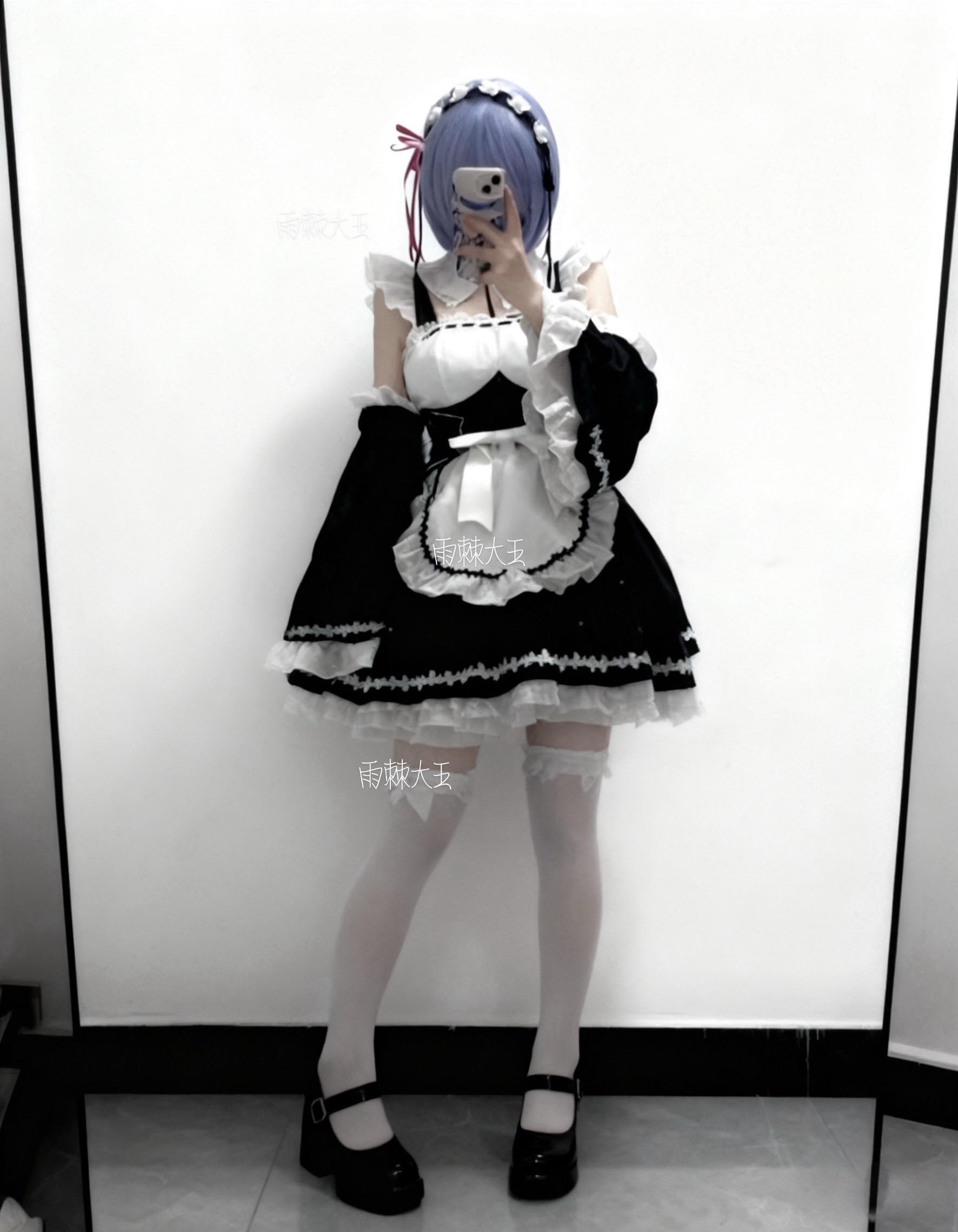 如果非要等一个人的话 我希望看到一双心疼我的眼睛