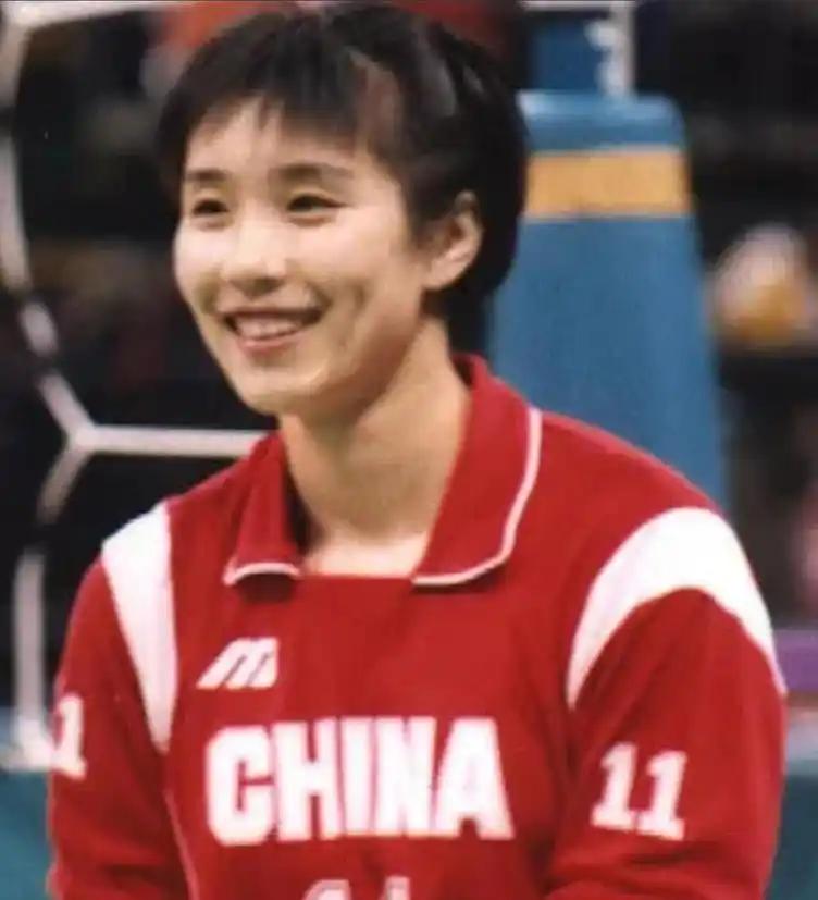 能把人骂到骨子里，转头又亲手给你包饺子。孙玥一句话，把郎平的“双面人设”立得死死