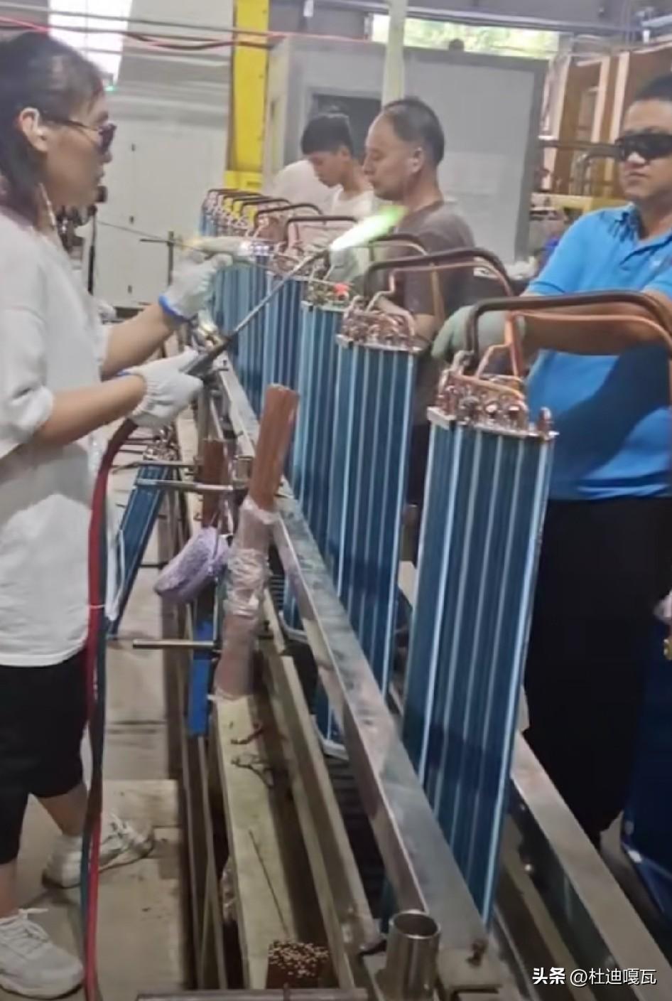 空调卖到欧洲爆火，却让人一点也高兴不起来！
大家都知道，现在咱们国产空调在欧洲可