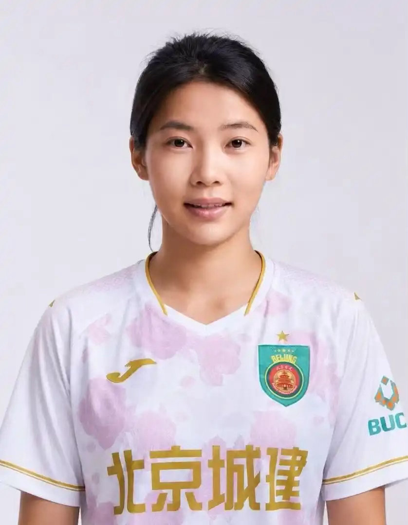 沈梦露加盟北京城建女足沈梦露于7月15日正式加盟北京城建女足，将身披25号球衣。